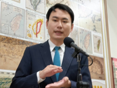 賴瑞隆立院發表