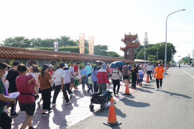 兩千鄉親齊聚水林碧清寺　健走親子共融打造健康雲林