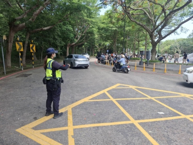 清水警方積極維護鰲峰山公園谷溜遊戲場交通順暢