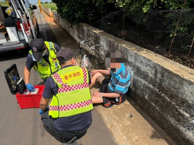 最強執念！9旬翁烈日跌倒熱到失憶仍堅持辦事  警民聯手護送平安歸