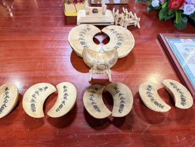 傳統工藝大師黃奕薰致贈竹頭筊典藏 見證東石永靈宮金爐開爐與中營入火安座