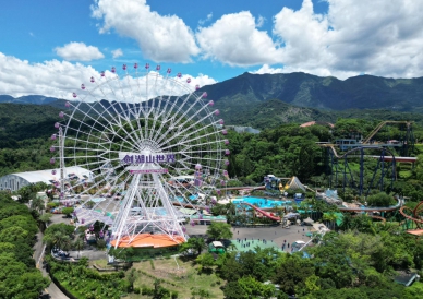 熟齡旅遊市場夯翻　劍湖山懷舊歌廳秀全台粉絲瘋搶票