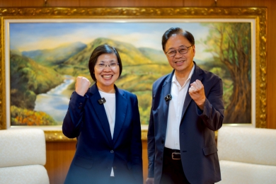 徐欣瑩請益張善政  擘畫新竹縣政藍圖