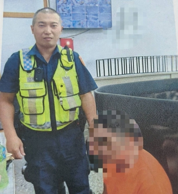 嚇呆了！開車上山散心半夜受困山區   太平警智助脫困