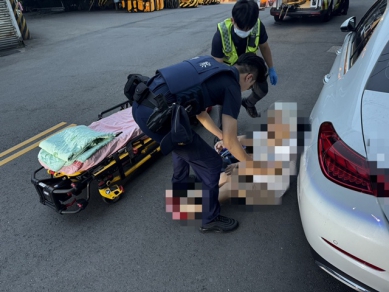 婦人晨運低血糖跌坐路旁  太平警眼尖暖助返家