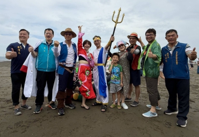 海賊王遇見東西方海神！百人下海「與大海拔河」 後龍綠色照顧成果大集合