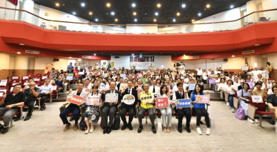 AI創作、華麗走秀！暨大第三人生大學結業式 展現終身學習豐碩成果