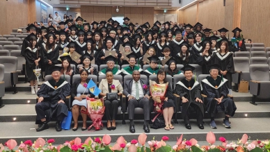 聖露西亞駐臺大使伉儷出席中國醫藥大學公衛學院畢業典禮　勉勵畢業生投入全球健康發展