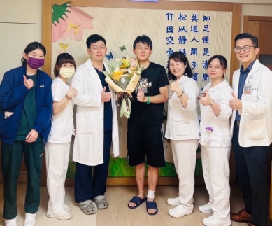 多根肋骨骨折合併肺撕裂傷　苗栗醫院胸腔外科成功完成肺臟修補及肋骨固定手術 員警康復出院
