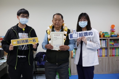 62歲中風男小學肄業  復健成功治療師助圓夢