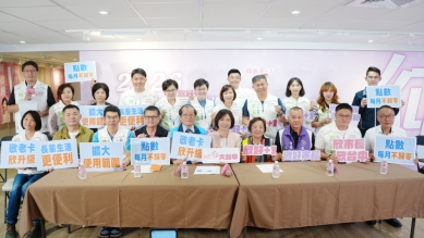 民進黨台中市議員施志昌質詢打破城鄉差距！民進黨台中市長候選人、立法委員何欣純跨海線力挺「敬老愛心卡欣升級」：計程車提高至200點、擴大農超通路、點數不歸零