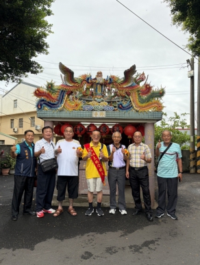 中市龍井區公所西側福德祠組團北上進香參與信眾熱烈