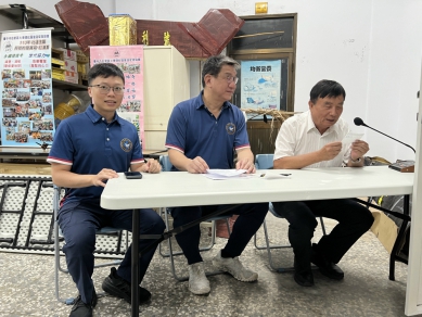 大甲警分局長蔡期望偕同轄區所長化身村里播音員  詼諧廣播逗笑長輩