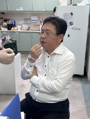 春雨文教基金會營隊講師矢板明夫遭尾隨施暴  董事長施志昌：絕不姑息、挑戰民主法治底線