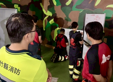 新竹縣2梯次38名新進弟兄   接受新竹市消防基地救災技能訓練