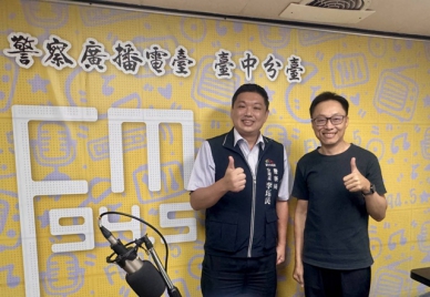 暑期青春限量放送！太平警長上警廣CALL IN送警察小熊