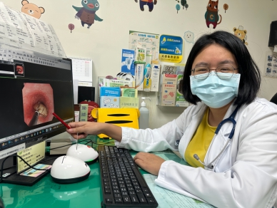 半夜喝中藥竟吞下藥匙　12歲男童痛到連口水都吞不下　豐原醫院胃鏡緊急取出