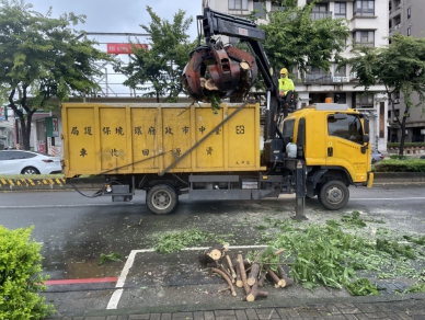 中市清潔隊持續投入災後復原  加速恢復市容守護市民生活環境