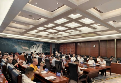 貴州省大數據發展管理局副局長向彪：黔台產業高度互補 合作空間廣闊  兩岸企業家峰會資訊通信產業合作推動小組臺灣方面副召集人、臺灣區電機電子工業同業公會監事、驊陞科技董事長陳宏欽：期待黔台在AI資料應用藍海中攜手共贏