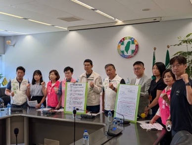 豬瘟彈劾殷鑑不遠　中聯油脂又見兩年不驗油　民進黨台中市議會黨團：行政怠惰，盧秀燕應向市民道歉  台中市長盧秀燕：刮鬍子要先刮自己的鬍子，不要只忙著幫別人刮鬍子
