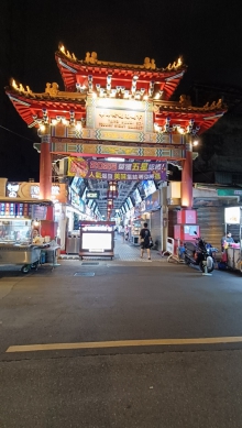 標題：華西街商圈的越南風情