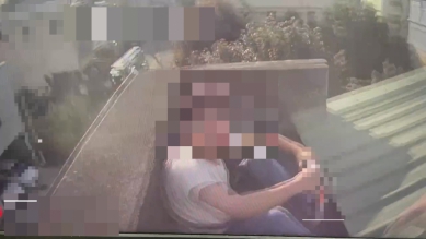 男子情緒失控坐在頂樓低矮女兒牆，清水警方與消防人員聯手救援成功壓制救人