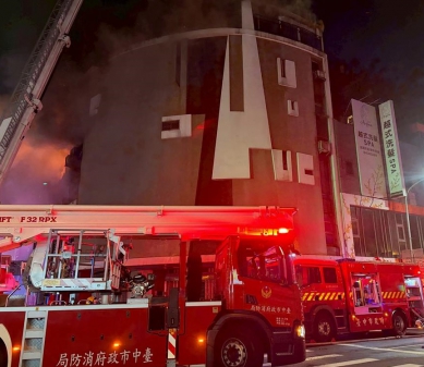舊西北大飯店凌晨始撲滅    搶救人員將六人安全救下