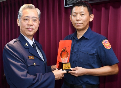 手滑心慈助姊弟倆度難關   吳敬田表揚肯定義行嘉為