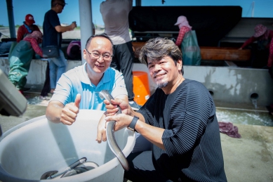 日料鰻魚名店板前屋衝進雲林鰻魚池！拍下產地真實日常　5噸採購暖爆農民