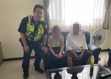 婦人報案語無倫次  馬岡警暖心送返家途中兼顧車禍   獲家屬頻致謝