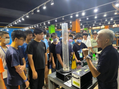 從火箭到儲能電池都能玩！台塑科學探索營帶孩子探索未來科技