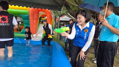 雲林土庫暑假玩水開趴！免費親水樂園登場　水槍、氣墊嗨翻親子