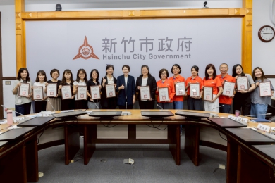 睽違30年   新竹市迎接零負債新時代   高虹安感謝團隊完成不可能的任務