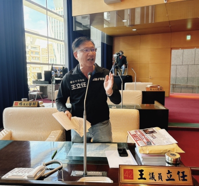 議員王立任揭食安稽查漏洞痛批衛生局長毫無擔當