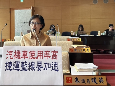 民眾汽機車使用率高  公共運輸使用率要加強  國民黨台中市議員朱暖英：呼籲加快捷運藍線 完善轉乘路網