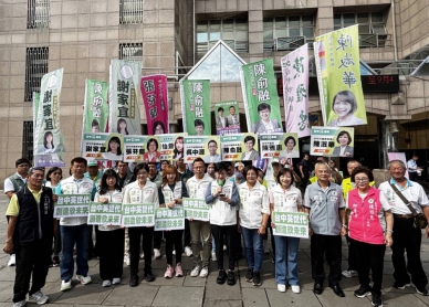 「台中英・台中贏」民進黨英系八位台中市議員聯合參選登記