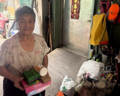 中秋暖心送關懷中市環保局攜手萬海航運齊心力挺資收個體戶