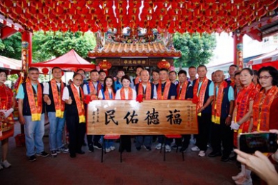 奔走20餘年終圓夢烏日朥(月胥)福德廟迎回廟地盧市長贈匾「福德佑民」感謝守護地方