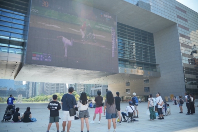 亞運棒球中華隊摘銅！台中1,300吋大螢幕熱血應援 球迷齊聚市府前見證榮耀