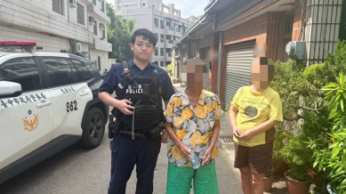 正午烈日婦人迷途定格街頭   暖警靠這「神招」助平安歸