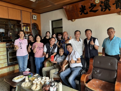 重陽節前送暖！賴同一區長探訪百歲人瑞　致贈賀禮傳遞敬老關懷