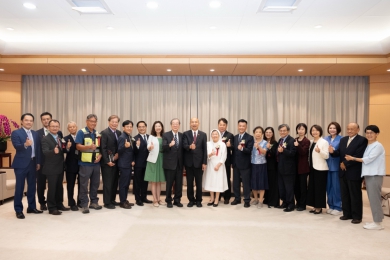 立法院長韓國瑜接見第36屆醫療奉獻獎一行人