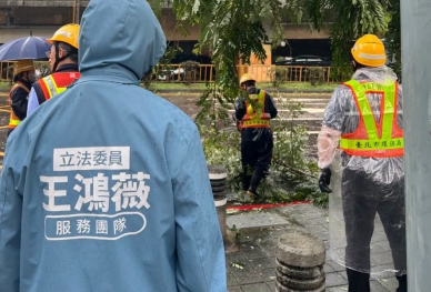 王鴻薇関心台北街頭