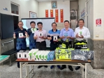 大里警友站慷慨贈裝備  執勤安全更保障