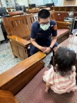 小女童溜出門街頭迷路  警民合作助返家