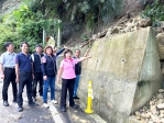 豪雨致潭子潭興路湳底巷土石崩塌   立委楊瓊瓔及臺中市議員賴朝國現場會勘  爭取水保署全力協助改善