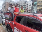 立委莊競程競選宣傳車首次亮相  車體上寫上「信賴台灣 守護下一代」白色字體  呼應自己的政見