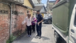 老翁正午迷航  實習生帥警熱心助返家