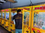 中市食安處稽查656台娃娃機   查獲2件違規販售食品
