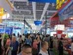 大批民眾湧往龍岩會展中心參觀「機博投洽會」展